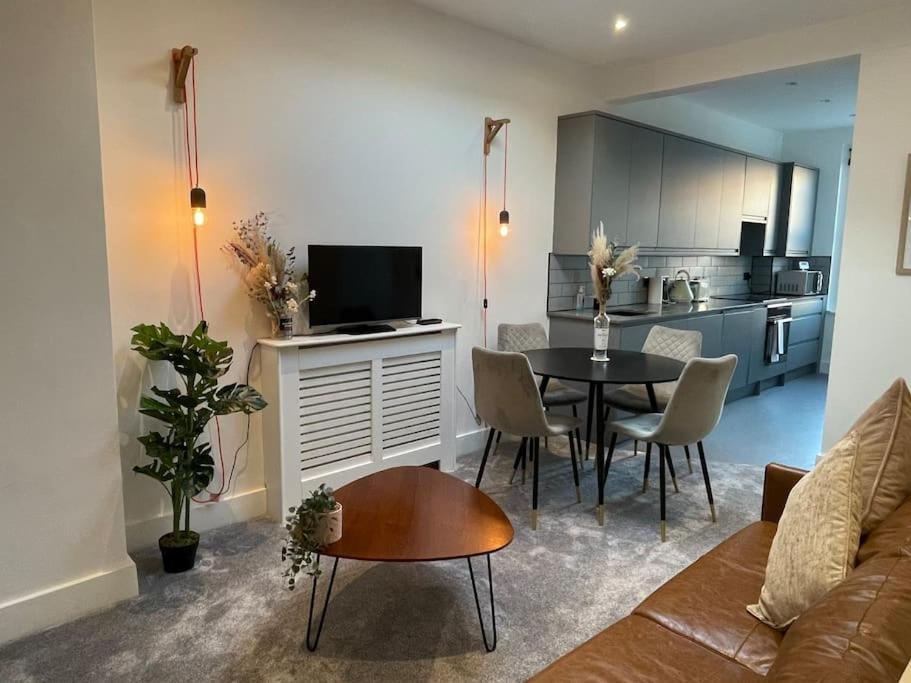 2 Bed Flat West Kensington/fulham *