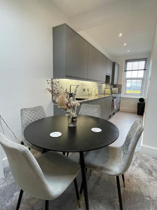 2 Bed Flat West Kensington/fulham *