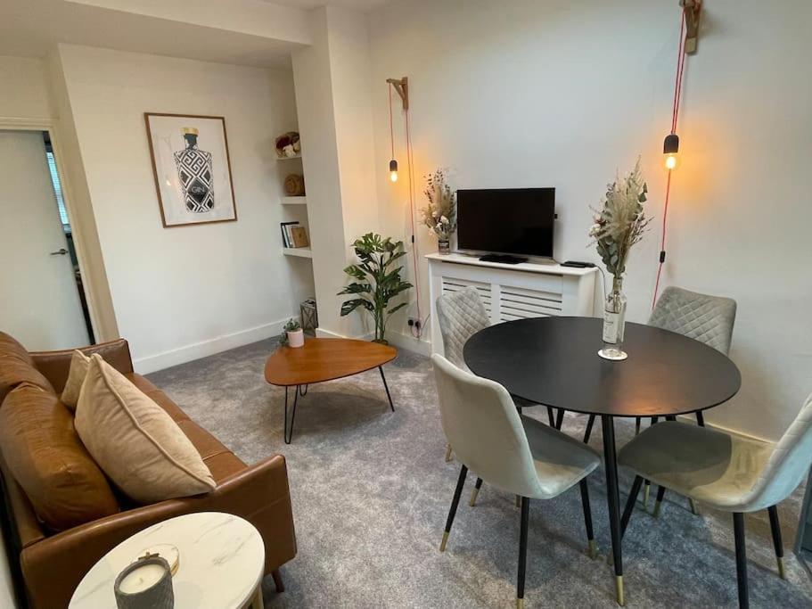 2 Bed Flat West Kensington/fulham Apartment