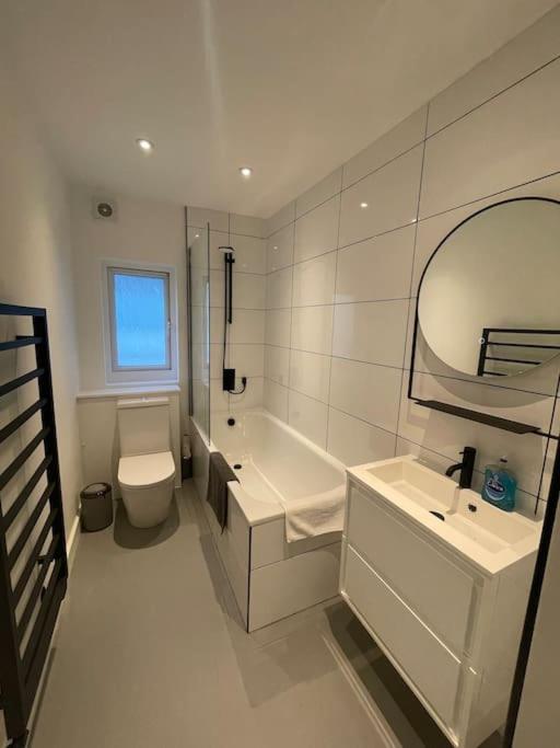2 Bed Flat West Kensington/fulham Apartment *